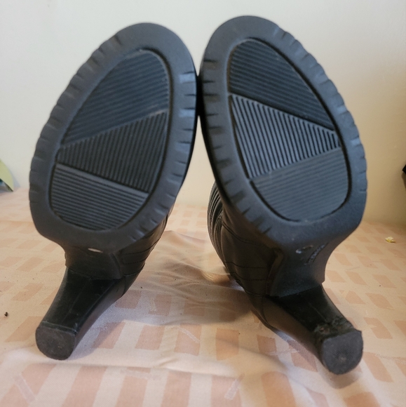 Aquatalia Leather Ankle Booties - Picture 5 of 12